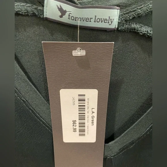 🆕 Forever Lovely, Winona Silky Tee, Forest Green, never worn, one size - Picture 3 of 9